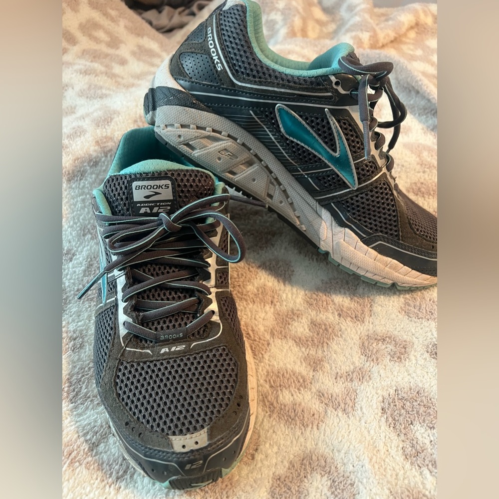Brooks size 10 woman’s sneakers